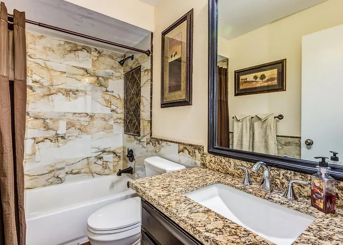 Lakeside Biltmore Village Apartment *