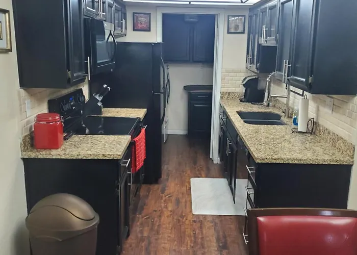 Lakeside Biltmore Village Apartment